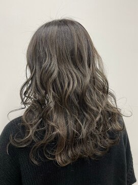 シエスタ バイ アンブルリュクス(siesta by amble luxe) グレージュカラー