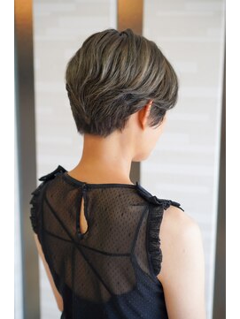 ムゥフ ヘアーアンドアイラッシュ(mouf hair&eyelash) ハンサムショート×シルバーグレージュ