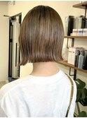 ウェット質感のコンパクトミニボブ