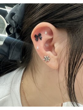 コンマ(,) 耳ツボジュエリー