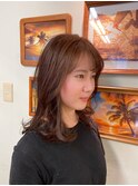 柔らかさが売りの垢抜けミディアムスタイル