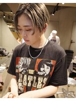 bibito ハンサムショート　プラチナブリーチ　前下がりボブ