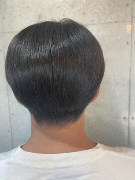 ハウル(Howl) 前下がり/ストレートパーマ/センターパート