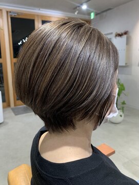 ソアラ(soara) 大人ショートボブ×ハイライト