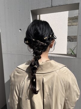 アイナ(AINA) ローテールヘアアレンジ