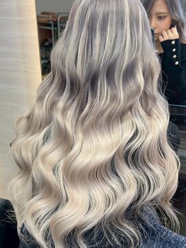 イリ 大阪(ili) ハイライトカラーミルクティーベージュレイヤーカット