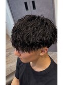 Haleブルーブラックニュアンスパーマスパイキーショートバーバー