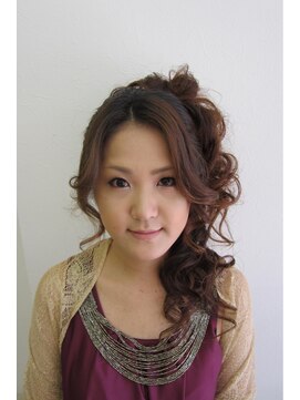 美容室イーナ(e na) 綺麗目サイドアップ♪
