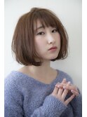 ナチュラル前下がりボブ