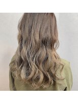 ウニカ デ ビエモン(UN1CA de BIEMON) 透明感ゴールドベージュハイライト＆髪質改善ツヤ髪ロング