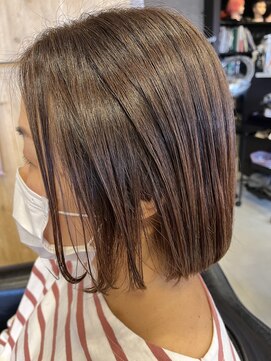 ルーミス バズヘアー(Loomis Buzzhair) 内巻きボブ