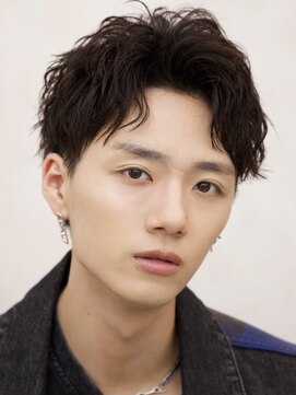 ルーシー 渋谷(LUCEY) センターパートフェザーパーマツイストスパイラルパーマメンズ