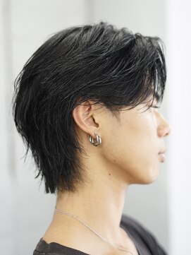 ボブ 金沢(BOB) 10代20代刈り上げセンターパートフェザーショート