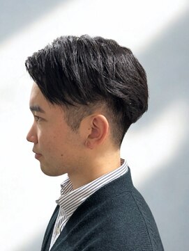 ツーブロック×七三ショートで好印象◎