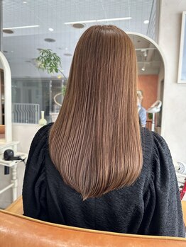 エリルミー(Elilume)の写真/美容室版ミシュランブック「髪カリスマ」2年連続受賞の技術力でダメージレスで、ナチュラルなストレートに