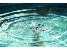 【echelleのお水はすべて富士山脈の地下天然水】頭皮や髪の毛への優しさのこだわりがお水にあります。