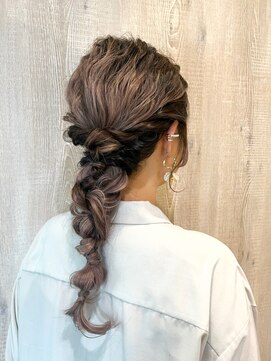 オアシスガーデン 横須賀中央店(Oasis GaRDEN) ハイライトで立体感編みおろしアレンジ