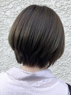 アイリスヘアー(iris hair) ショートボブ三重桑名韓国レイヤーカット顔周りレイヤーボブ