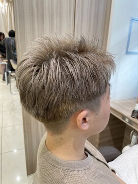 アッシュ 等々力店(Ash) スパイキーホワイトベージュ
