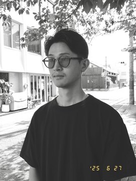 スーク(souq.) センターパート × ナチュラルツーブロック