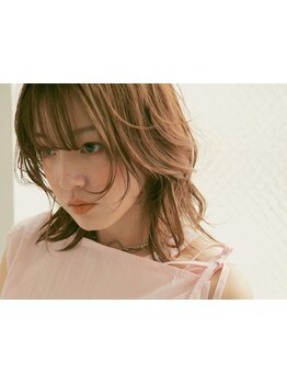 《HPB AWARD 2017～2025 9年連続 BEST SALON 注目サロン選出》顔周りカットでおしゃれなニュアンスを。