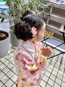 ゼストソエル(ZEST soell) 七五三 三歳 ツインアレンジ お団子ヘア【立川soell水島】