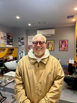 ダニーコウベ(Danny kobe) 毛と言う毛を全部ブリーチ