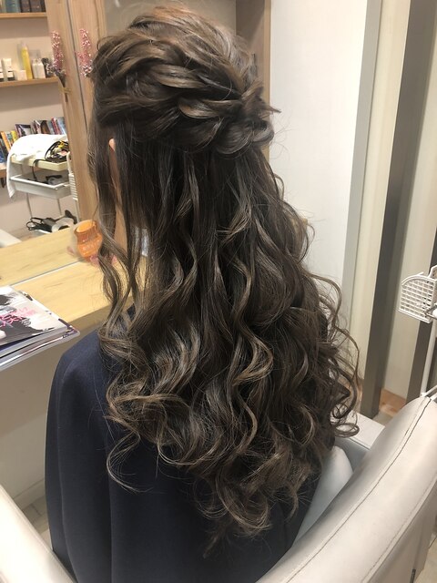 直毛ヘアもしっかりウェーブハーフアップ♪［延山瞳styling］