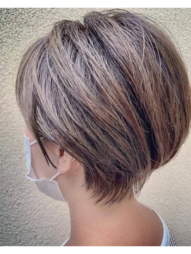 ヘアーメイクスリーク ゴワつきやすい方も収まります★「オススメくびれショート」★