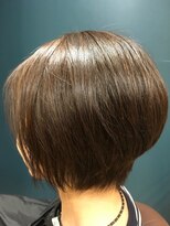 ヘアサロンアンドヘアメイクディー(hair salon hair make D)&nbsp;小顔前髪マッシュショートボブセンターパートナチュラルスタイル