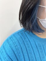 ルームスヘアー(Rooms Hair) 鮮やかブルーのインナーカラー