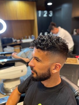 フランクスバーバー アンド ビアークラブ(FRANK'S BARBER and BEER CLUB) スキンフェード