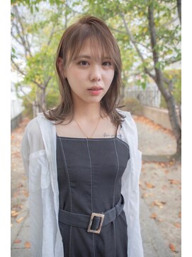 アパートメントヘアー ウェットヘアーオリーブベージュレイヤーカットデザインカラー