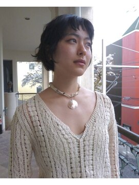 オーオシカシカスペース(OOO YY Space) ボブを癖毛っぽく動かす癖毛パーマ