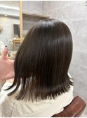 マットベージュ/切りっぱなしボブ