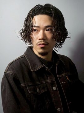 プレミアムバーバー 原宿店(PREMIUM BARBER produce by HIRO GINZA) スパイラル/センターパート/メンズミディアム〈理容室〉