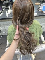 ヒート バイ アンカットラウンジ 渋谷(HEAT by UNCUT&LOUNGE)&nbsp;外人風ハイライト/ミルクティーカラー/ケアブリーチ/ハイライト