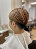 カット クラブ 大人の2ブロックショート (刈上げ女子)