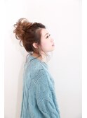 フワッと無造作なお団子ヘア