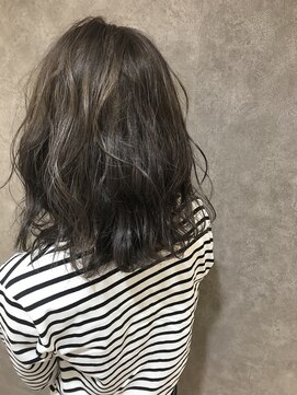ランプ(Lamp) りゆるふわ♪ ミディグレージュ『Lamp』