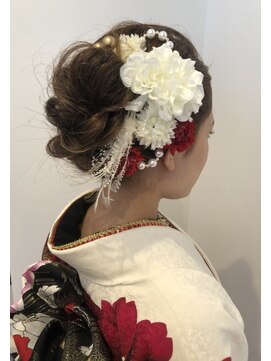 クロリ(Coloris) 成人式ヘアアレンジ1