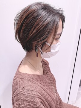 ステア ケース(stair case) 大人かわいいセンターパートハンサムショートボブ前髪なし