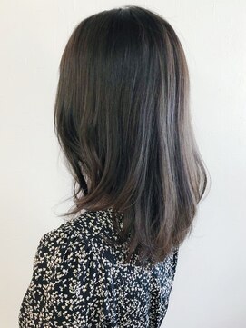 リコ(LIKO) 人気の大人アッシュベージュ☆レイヤーミディ/ひし形シルエット