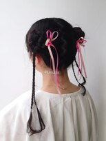 コークス 原宿 表参道(COKETH)&nbsp;★毛先三つ編みツイン団子ヘアアレンジ。リボンヘアアレンジ