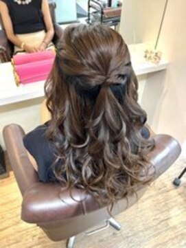 ディア(.eer) ゴージャスなハーフアップ