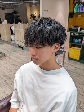 コワファーストナガサキシャンプーボーイ(COIFF1RST NAGASAKI SHAMPOO BOY) vマッシュ×太束ツイストスパイラルパーマ