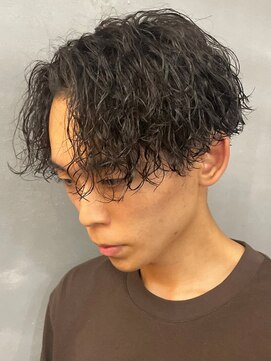 バース バイ ハピネス(BIRTH by happiness) 奈良縦落ちツイストスパイラルパーマセンターパート