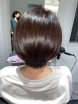 フク(FUKU) 脱白髪染めで柔らかショートボブ