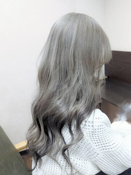 レアナ バイ ニーナ(Leana by NINA) プルエクステでハイトーンロングヘア