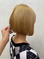 ロミー 本厚木(ROMMY.)&nbsp;ショートボブブリーチ◎内巻き大人ボブ髪質改善ホワイトブロンド